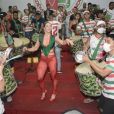 Carnaval 2022: Paolla Oliveira usou look brilhante e ousado para ir ao ensaio da Grande Rio, e saiu da quadra suada