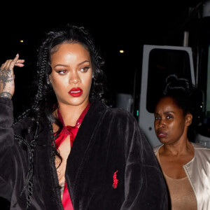 Rihanna: fã mandou mensagem hilária perguntando sobre gravidez e pediu desculpa 'por todo mundo estar tomando conta do seu útero'