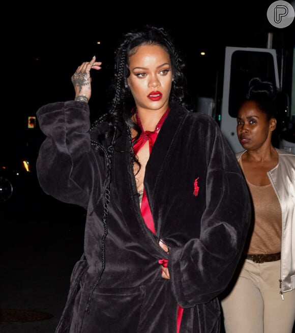 Rihanna: fã mandou mensagem hilária perguntando sobre gravidez e pediu desculpa 'por todo mundo estar tomando conta do seu útero'