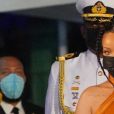   Rihanna grávida? A cantora posou com a mão na barriga em cerimônia  