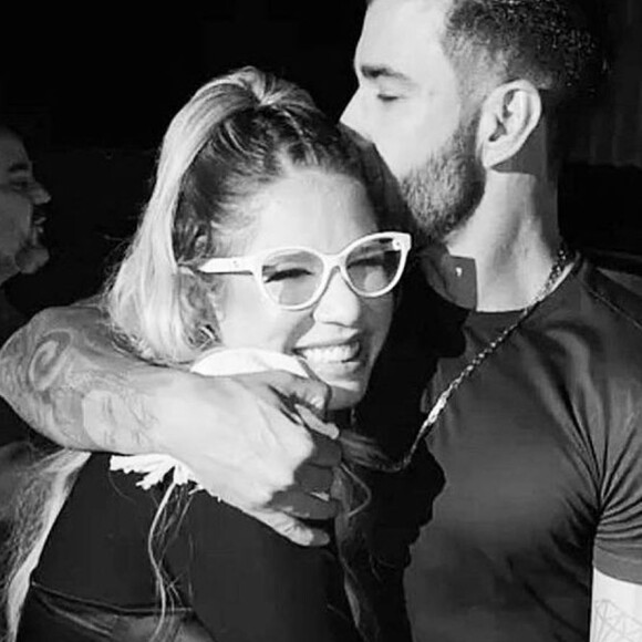 Gusttavo Lima chorou e emocionou os presentes do show na turnê do 'Buteco' ao cantar música 'Estrelinha', gravada por Marília Mendonça em 2018