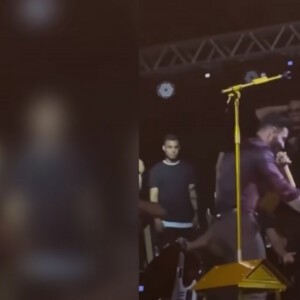 A fã de Gusttavo Lima não aguentou quando ele começou a desabotoar a camisa e desmaiou no palco, sendo socorrida pelos paramédicos