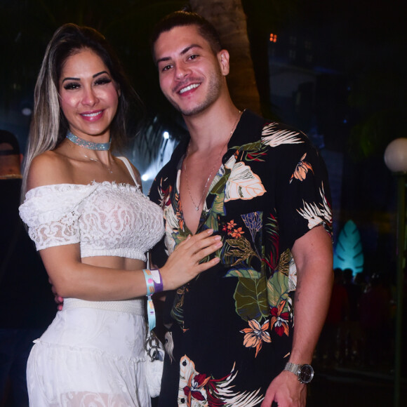 Mayra Cardi se divertiu em festa com Arthur Aguiar após reconciliação