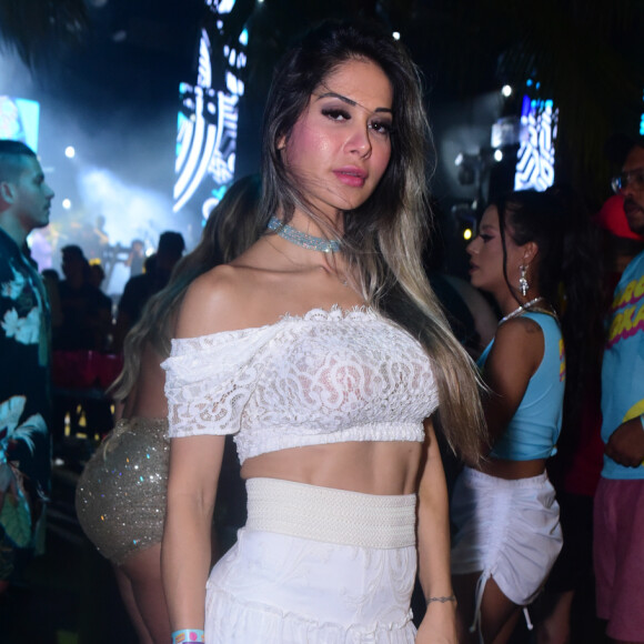 Mayra Cardi marcou presença na festa de aniversário da influencer Gkay