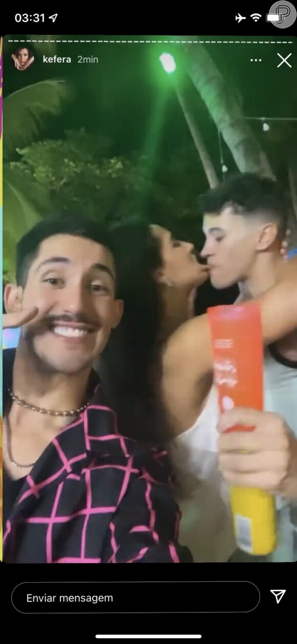Kéfera virou meme ao dar beijão em 'Farofa da GKay'