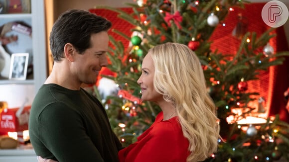 O filme 'Um Natal Apaixonado' é perfeito para quem ama comédia romântica temática