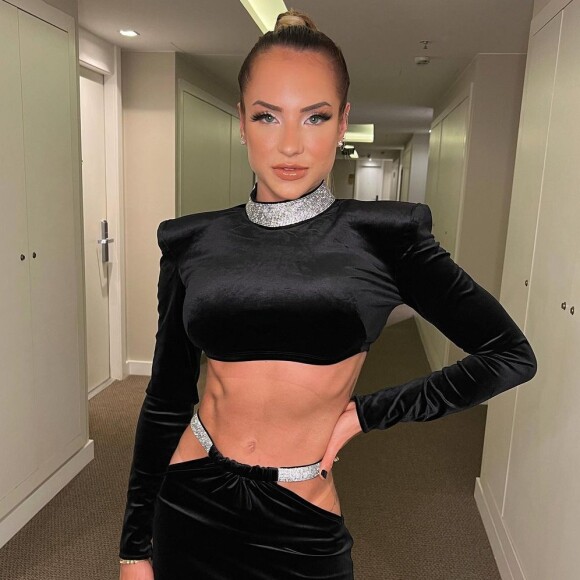 Gabi Martins apostou em look ousado para o Prêmio Multishow 2021
