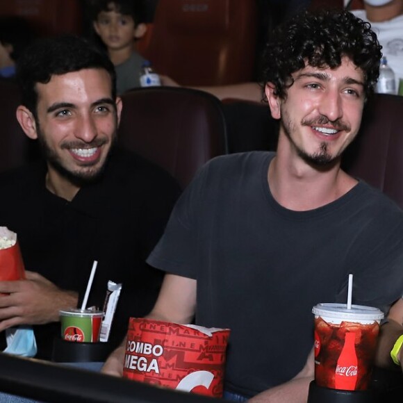 Johnny Massaro e o namorado, João Pedro Accioly estão juntos desde o começo de 2021