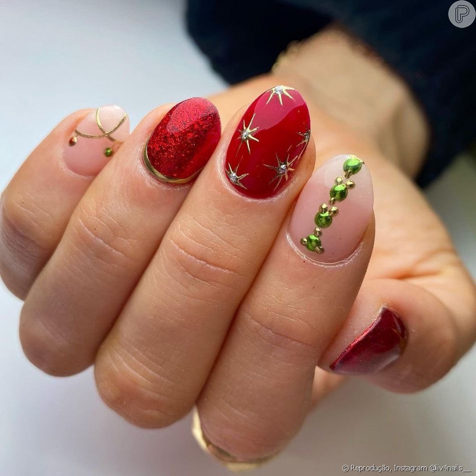 Unhas decoradas de Natal: misture texturas e elementos em dedos diferentes  - Purepeople