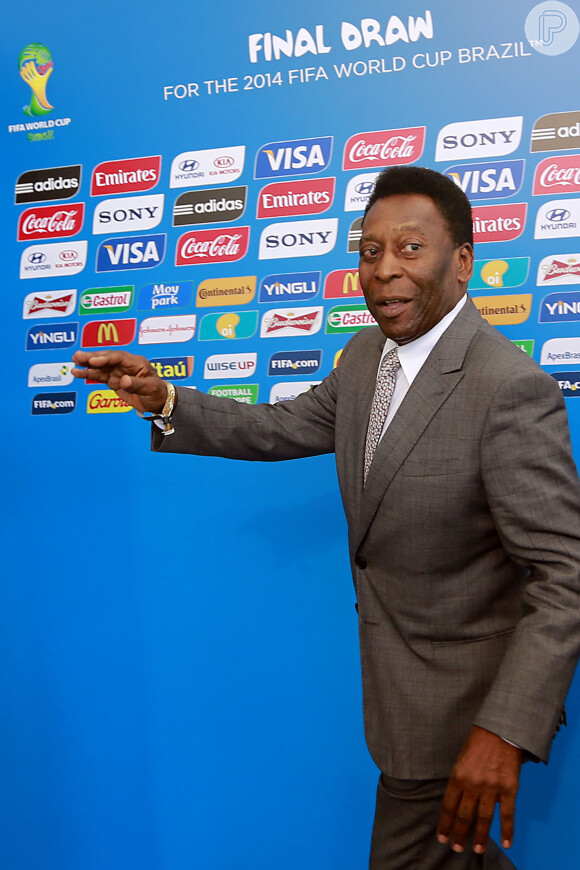 Pelé segue com hemodiálise suspensa