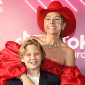 Adriane Galisteu e o filho, Vittorio, roubaram a cena no red carpet do TikTok Awards Brasil