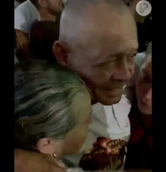 Avós de Rico Melquiades, de 'A Fazenda 13', se reuniram com multidão de fãs em Maceió (AL) para assistir a final do reality