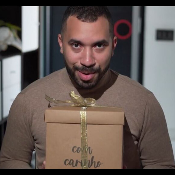 Gil do Vigor se choca ao perceber que Juliette também o tirou e afirma que a equipe do 'Fantástico' o enganou durante a brincadeira do Amigo Oculto/Secreto