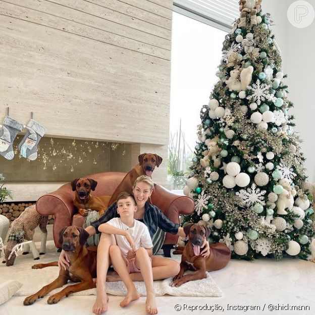 Natal 2021: Ana Hickmann e mais famosas fazem fotos ao lado do filhos para celebrar festas de fim de ano