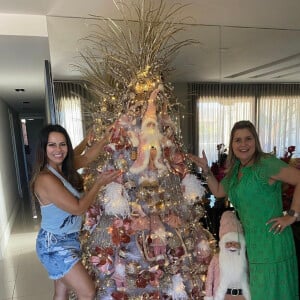 Natal 2021: Viviane Araújo também mostrou detalhes da própria árvore de Natal para os seguidores. A artista optou por enfeites em tons de rosa