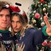 Sasha Meneghel combinou pijamas com João Figueiredo, seu marido, na hora de celebrar Natal com Bruna Marquezine e a família