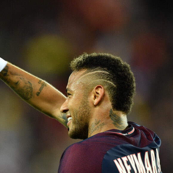 Neymar prepara festão de fim de ano