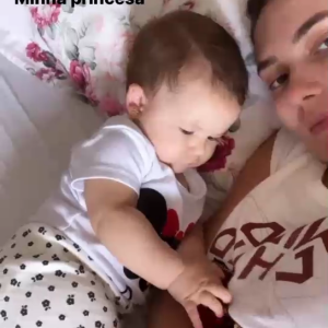 Virginia Fonseca fez piada da semelhança entre Maria Alice e o pai nos sete meses da pequena: 'Há 7 meses, nasceu de mim, meu marido'