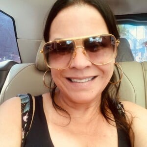 Mãe de Marília Mendonça, Ruth Moreira foi defendida por internautas após ataques: 'As pessoas não entendem o quão forte a senhora é e ficam falando besteira'