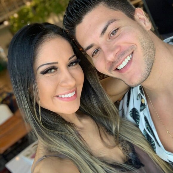 Mayra Cardi afirmou que acha 'impossível' que Arthur Aguiar vá para o 'BBB 22', mas ele não para de aparecer nas listas de cotados