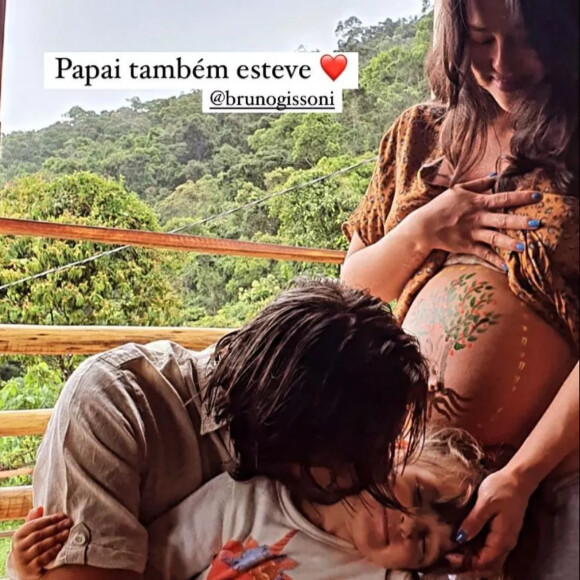 Yanna Lavigne postou fotos do chá de bênçãos com a família