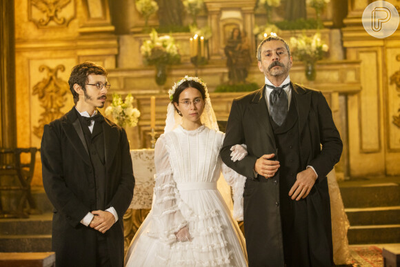 'Nos Tempos do Imperador': amantes, Nélio (João Pedro Zappa) e Dolores (Daphne Bozaski) fugiram de Tonico (Alexandre Nero)