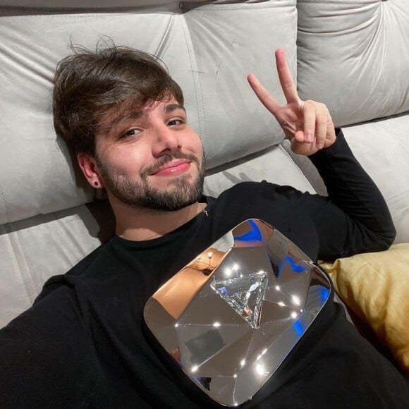 Lucas Olioti de Souza, mais conhecido como T3ddy, estaria confirmado no 'BBB22'