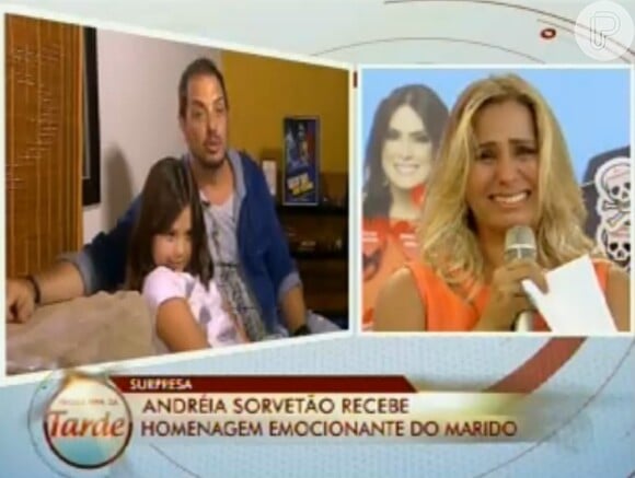 Andréia Sorvetão chorou ao receber uma homenagem de seu marido, Conrado, após ser eliminada do programa 'A Fazenda'
