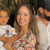Biah Rodrigues e a filha combinam penteado na festa de 2 meses da menina: 'Princesinha'