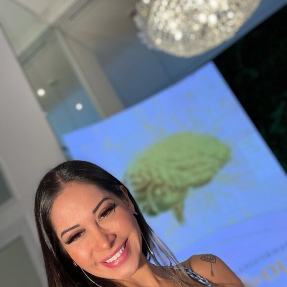 Mayra Cardi continuou a argumentação: 'Se você se amasse, você não estaria fazendo isso com você. Você acabou de me dizer que está sofrendo, mas não volta'