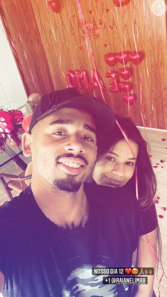 Gabriel Jesus e Raiane Lima comemoraram aniversário de namoro nas redes sociais