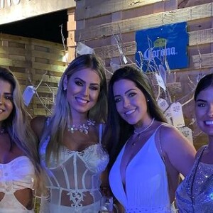 'BBB 22': Laís Caldas, primeira anunciada no time Pipoca, posou para fotos com Munik Nunes, Hariany Almeida e Isabella, além de tê-las chamado de amigas