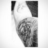 Bruno Gagliasso desenhou um leão logo acima do crânio que tem tatuado no antebraço