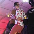 Gil do Vigor dançou em show de Luan Santana coladinho com o advogado Lucas Ferreira
