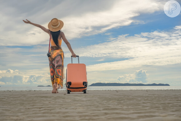 Viajar sozinha é uma prática de autoconhecimento para muitas mulheres: você vai voltar repleta de novas experiências