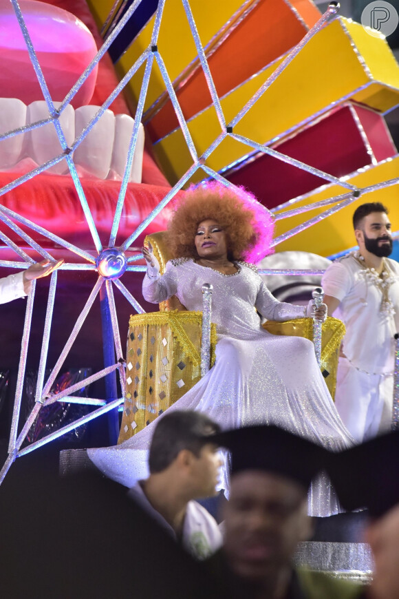 Elza Soares em desfile da Mocidade no carnaval 2020, do qual foi enredo
