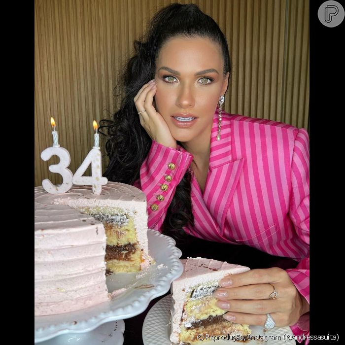  Andressa Suita celebra 34 anos com ensaio temático de aniversário com direito a bolo  