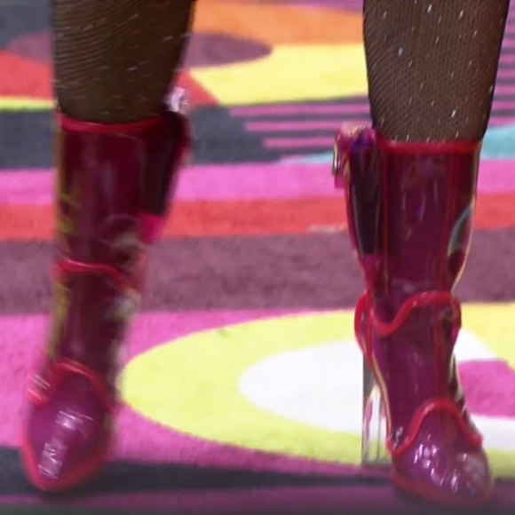 'BBB 22': botas neon de Jade Picon são de grife favorita de Dua Lipa e mais celebs. Aos detalhes!