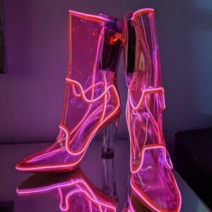 Botas de Jade Picon no 'BBB 22' são da marca Neon Cowboys