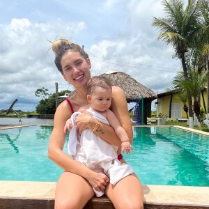 Virgínia Fonseca curte dia na piscina com a filha, Maria Alice