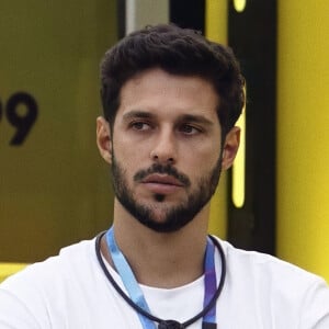 'BBB 22': Rodrigo avaliou na academia, enquanto conversava com Eliezer, que Arthur Aguiar seria um personagem