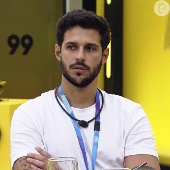 'BBB 22': Rodrigo avaliou na academia, enquanto conversava com Eliezer, que Arthur Aguiar seria um personagem