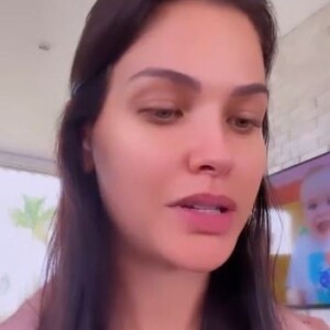 Andressa Suita atendeu ao pedido do filho Samuel, o mais novo entre os herdeiros, e colocou o prato de comida para o filho às 9h