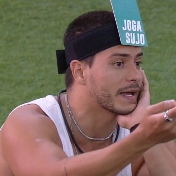 'BBB 22': 'adms' de Arthur Aguiar compartilharam fala de Maria sobre agressão e criticaram atriz. 'Conversa super sadia no quarto Lollipop, papo sobre agredir o Arthur'