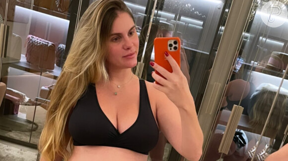 Bárbara Evans posa de lingerie para exibir corpo no sétimo mês de gravidez