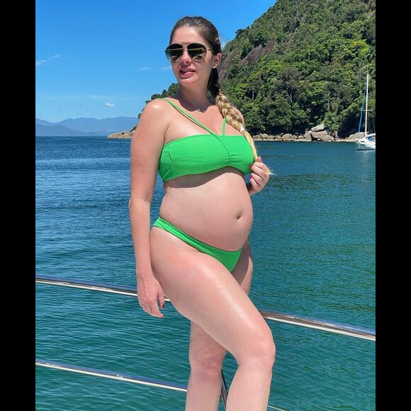 Corpo de Bárbara Evans tem sido criticado por causa do ganho de peso durante a gravidez