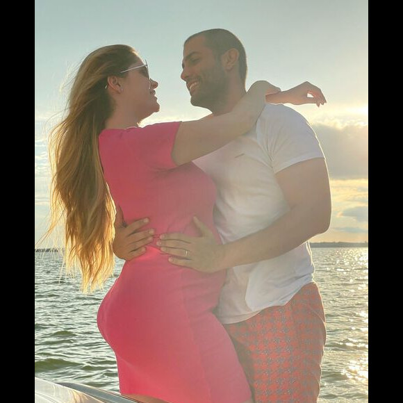 Bárbara Evans e Gustavo Theodoro decidiram engravidar por meio de fertilização, por causa de problemas que tinham em relação à gravidez tradicional