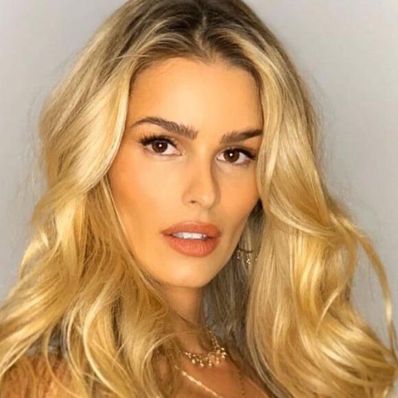 Yasmin Brunet lançou a 'Yasmin Beauty', uma marca de cosméticos voltada para os cuidados com os cabelos