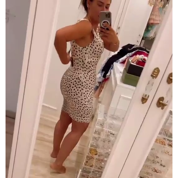 Com 25 kg a menos, vestido antigo de Simone ficou folgado no novo corpo dela: 'Só tá apertado onde a colega tem muita coisa', brincou a cantora