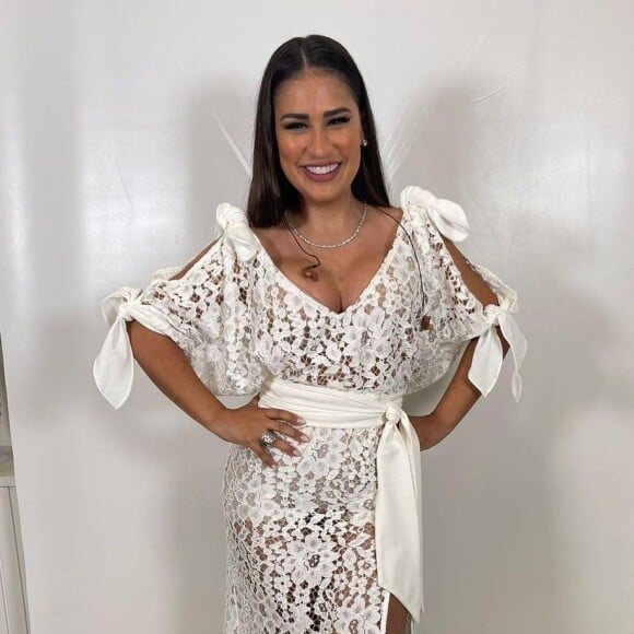 Mais magra, Simone tem chamado atenção pelos looks que marcam a cintura